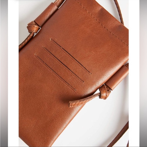 Madewell New - The Leather Smartphone Crossbody Bag in Rustic Twig - Picture 6 of 6